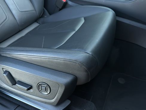 Used 2024 Audi Q3 2.0T Premium image 32