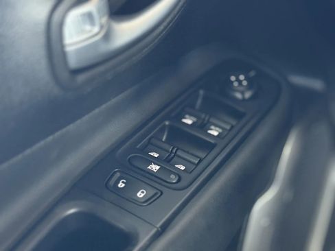 Used 2019 Jeep Renegade Limited w/ Safety and Security Group image 24