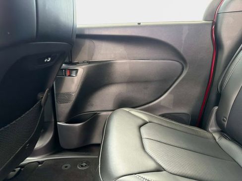Used 2025 Chrysler Pacifica Select FWD image 13