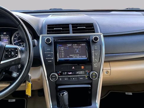 Used 2015 Toyota Camry XLE FWD image 7