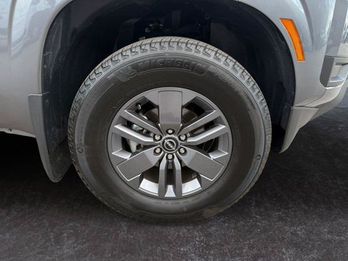 Used 2025 Nissan Frontier SV AWD/4WD image 28