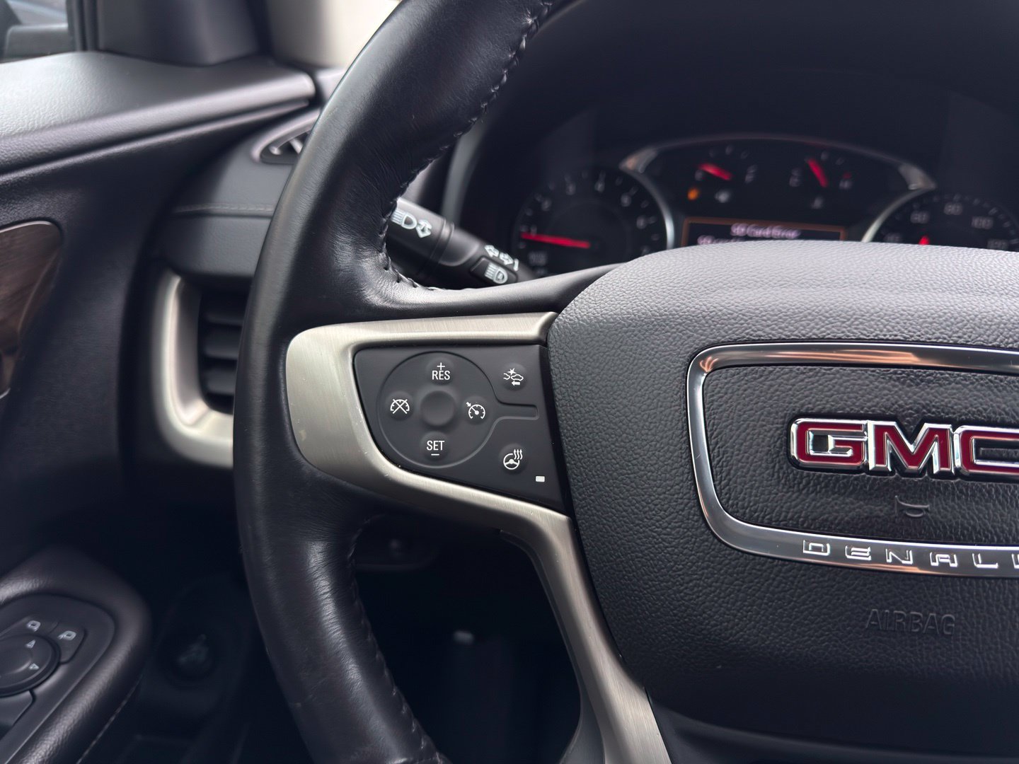 Used 2019 GMC Terrain Denali w/ LPO, 'HIT The Road' Package AWD/4WD image 13