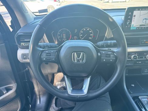 Used 2023 Honda Pilot Touring image 18