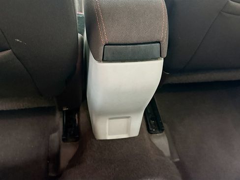 Used 2017 Jeep Renegade Latitude FWD image 28