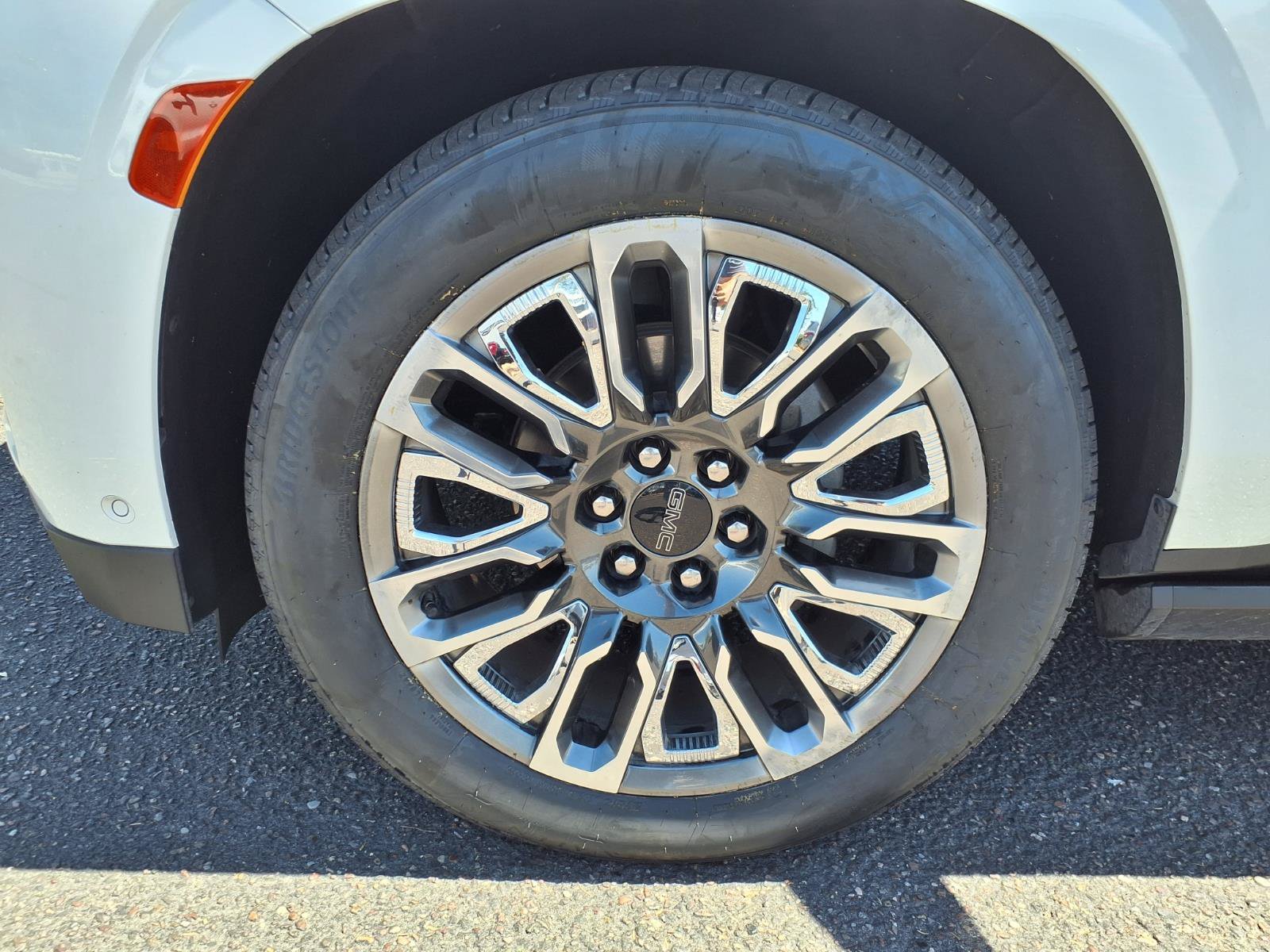 Used 2024 GMC Yukon Denali Ultimate AWD/4WD image 10