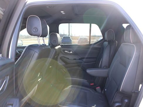Used 2023 Chevrolet Traverse Premier image 19