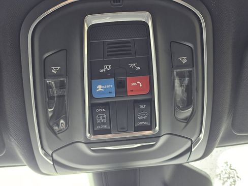 New 2025 Jeep Grand Cherokee L Laredo image 19