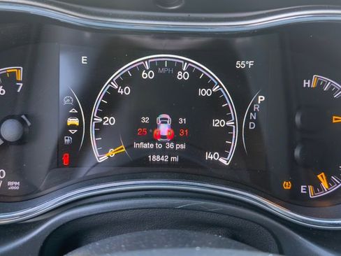 Used 2019 Jeep Grand Cherokee Altitude RWD image 13