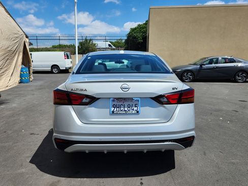 Used 2024 Nissan Altima 2.5 SV FWD image 30