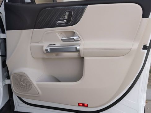 Used 2026 Mercedes-Benz GLB 250 image 25