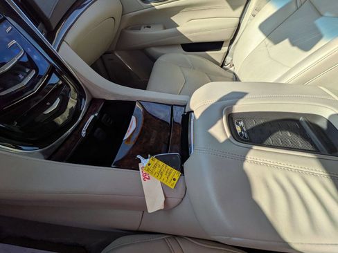 Used 2015 Cadillac Escalade Premium image 16