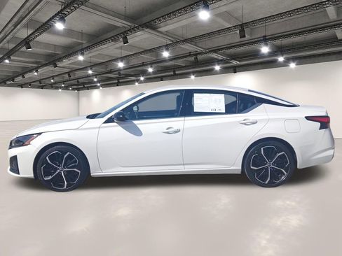 Used 2024 Nissan Altima 2.5 SR image 13