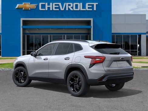 New 2026 Chevrolet Trax LT w/ Driver Confidence Package FWD image 3