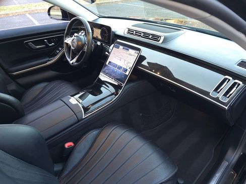 Used 2023 Mercedes-Benz S 580e 4MATIC Sedan w/ Warmth & Comfort Package image 21
