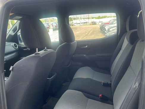 Used 2020 Toyota Tacoma TRD Off-Road w/ Technology Package AWD/4WD image 10