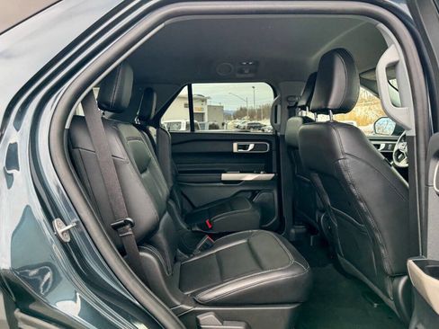 Used 2022 Ford Explorer XLT w/ Equipment Group 202A image 14