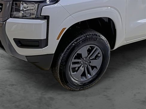 Used 2025 Nissan Frontier SV image 7