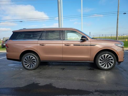New 2025 Lincoln Navigator L Black Label image 3