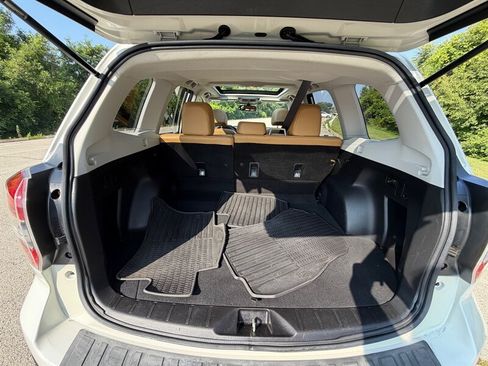 Used 2014 Subaru Forester 2.5i Premium AWD/4WD image 9