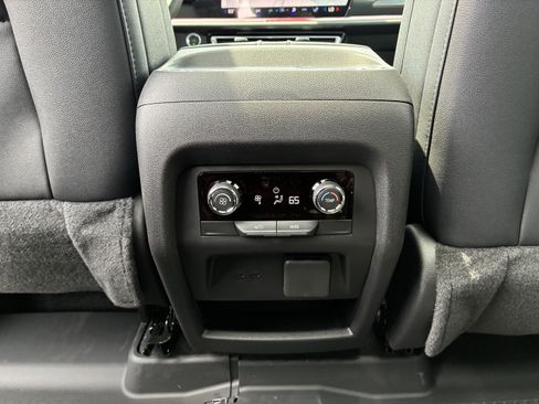 New 2026 Chevrolet Traverse Z71 w/ Enhanced Driving Package AWD/4WD image 18