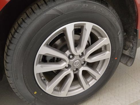 Used 2015 Nissan Pathfinder SL w/ SL Tech Package image 31