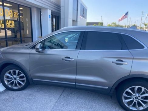 Used 2017 Lincoln MKC Select w/ Select Plus Package FWD image 1