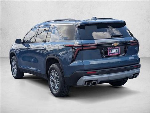 Used 2025 Chevrolet Traverse LT FWD image 8