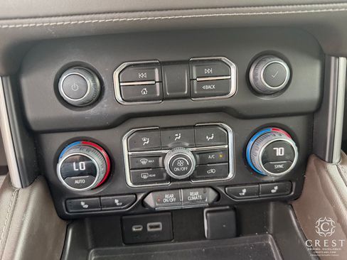 Used 2023 Chevrolet Suburban LT RWD image 21