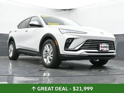 Used 2025 Buick Envista Preferred image 45