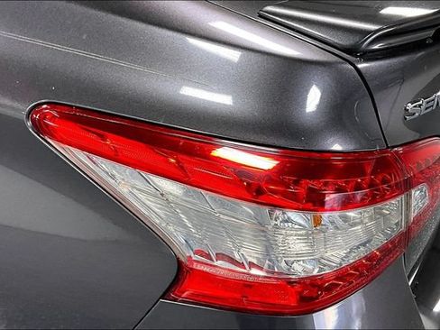 Used 2015 Nissan Sentra SR FWD image 19
