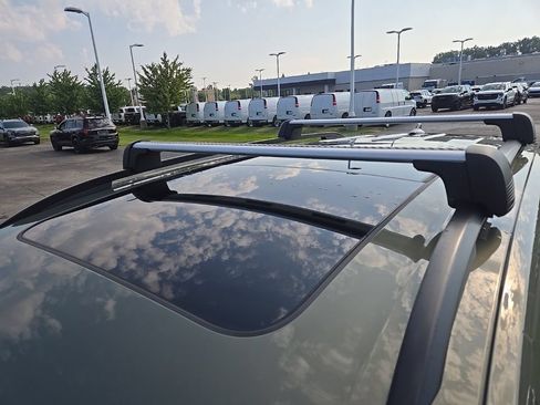 Used 2024 Volkswagen Atlas Peak Edition SEL AWD/4WD image 9