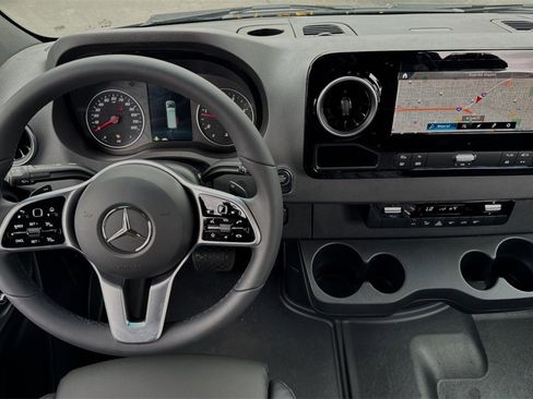 Used 2024 Mercedes-Benz Sprinter 2500 image 13