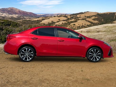 Used 2017 Toyota Corolla L image 3