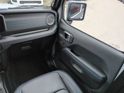 Used 2024 Jeep Wrangler High Altitude AWD/4WD image 17