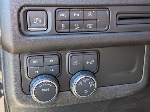 Used 2024 Chevrolet Tahoe Z71 w/ Luxury Package AWD/4WD image 20