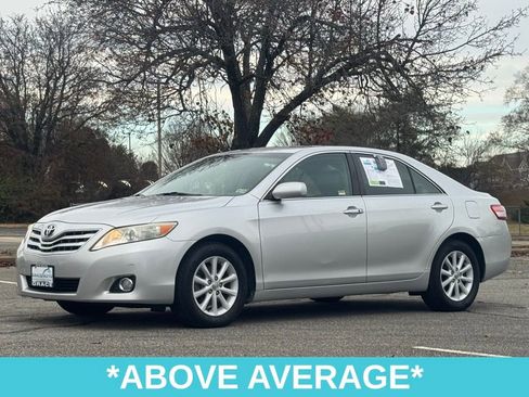 Used 2010 Toyota Camry XLE image 3