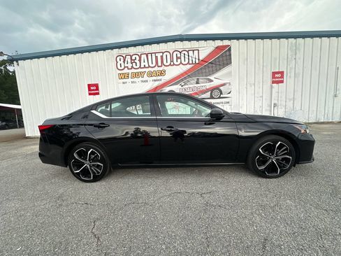 Used 2023 Nissan Altima 2.5 SR FWD image 9