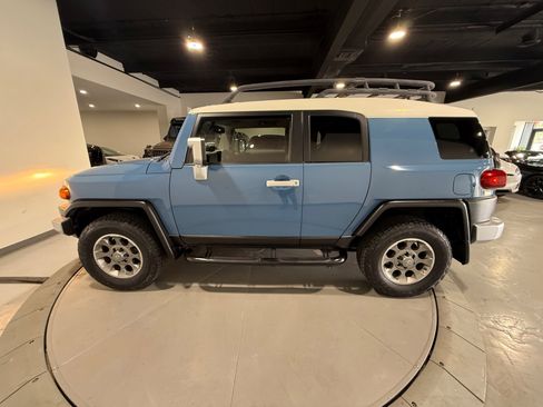 Used 2013 Toyota FJ Cruiser 4WD w/ Convenience Pkg image 13