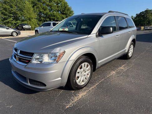 Used 2020 Dodge Journey SE w/ SE Popular Equipment Group image 1