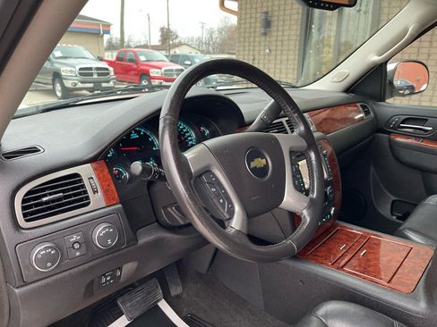 Used 2013 Chevrolet Avalanche LTZ image 27
