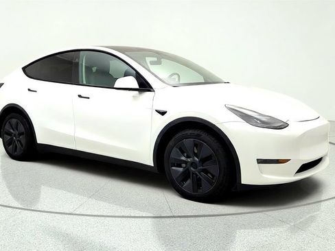 Used 2025 Tesla Model Y Long Range AWD/4WD image 3