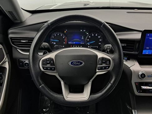 Used 2021 Ford Explorer XLT w/ Equipment Group 202A image 7