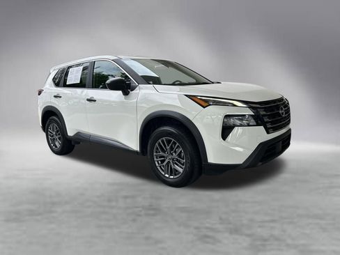 Used 2024 Nissan Rogue S AWD/4WD image 2