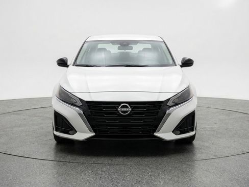 Used 2025 Nissan Altima 2.5 SV FWD image 2