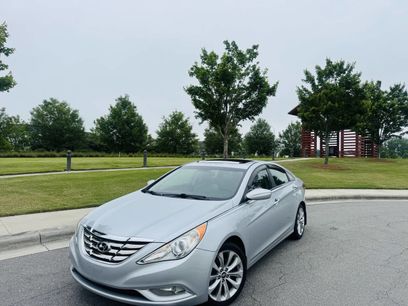 Used 2012 Hyundai Sonata SE w/ Navigation & Sunroof Pkg