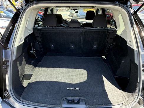 Used 2021 Nissan Rogue S FWD image 19
