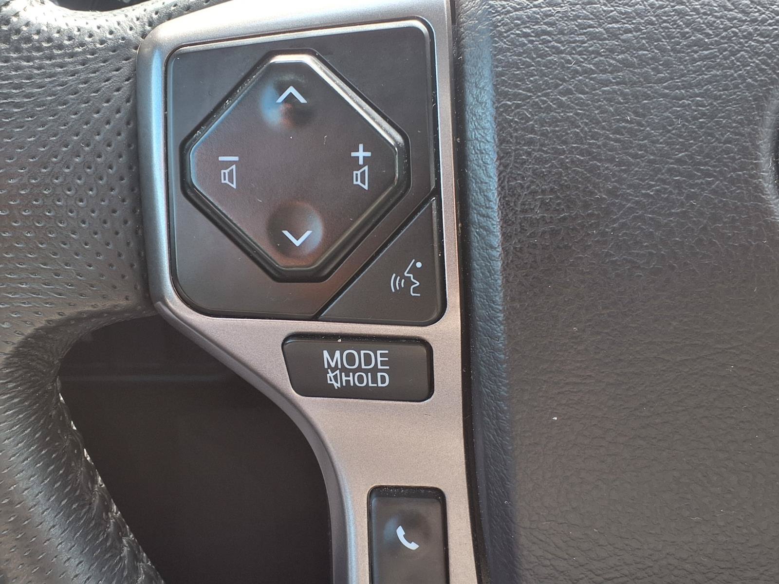 Used 2022 Toyota Tacoma SR5 w/ Technology Package RWD image 5