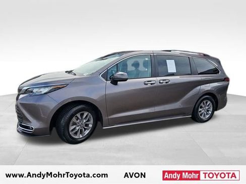 Used 2022 Toyota Sienna XLE w/ XLE Plus Package image 4