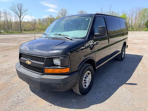 Used 2016 Chevrolet Express 2500 RWD image 3