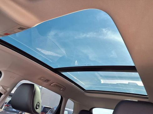 New 2025 Volkswagen Taos SE image 9